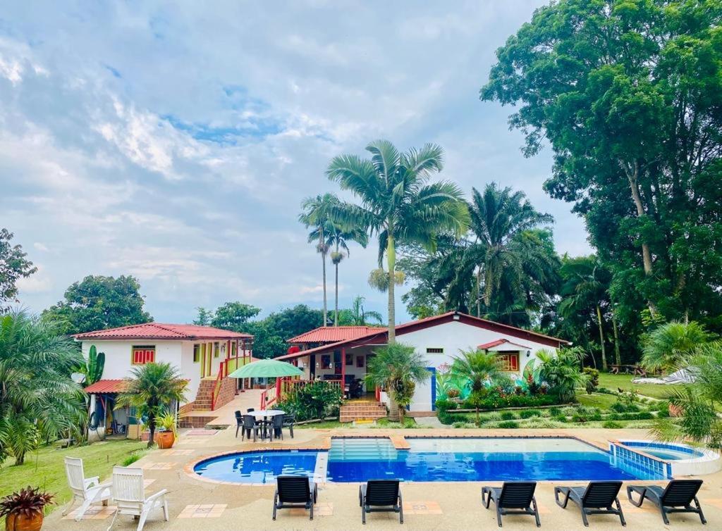 Finca Hotel El Laurel - Parque Del Cafe Монтенегро Экстерьер фото