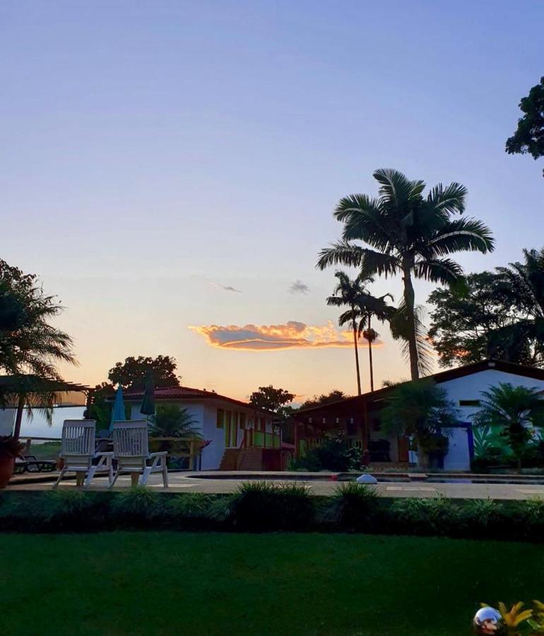 Finca Hotel El Laurel - Parque Del Cafe Монтенегро Экстерьер фото